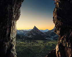 Почему может закладывать уши